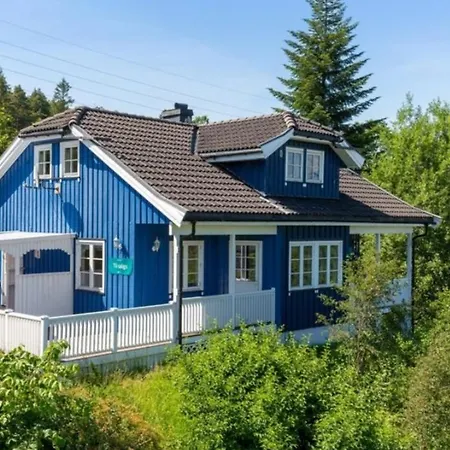 Blue House Brevik 招待所 *