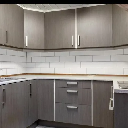 Blue House Brevik 招待所 *
